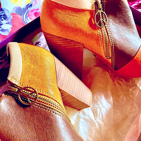 Amazing Lucky Brand Leather Colorblock Open-Toe Booties with Stacked Heel! - Picture 5 of 8